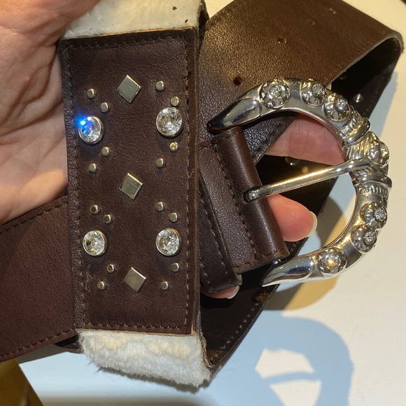 Crisca Brown Leather Belt with Silver Buckle and rhinestone Sherpa detail medium - Picture 8 of 14
